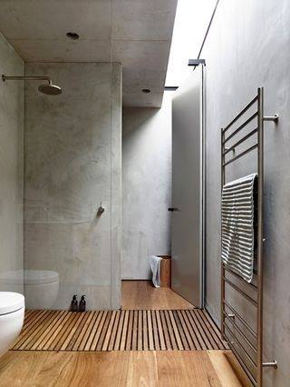 wood look tile bathroom