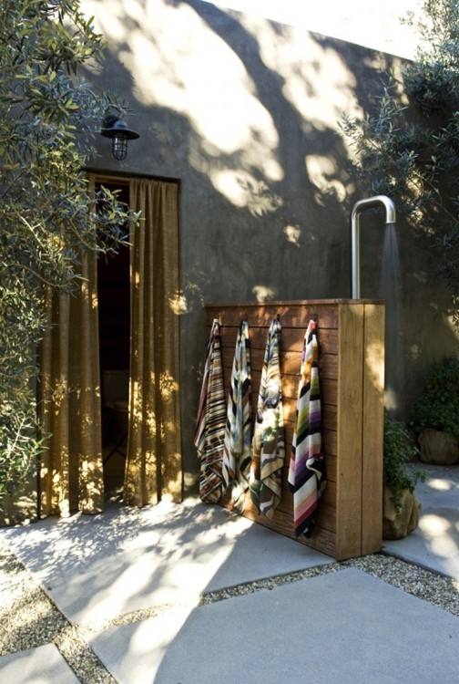 Above: An outdoor shower and bath in Napa