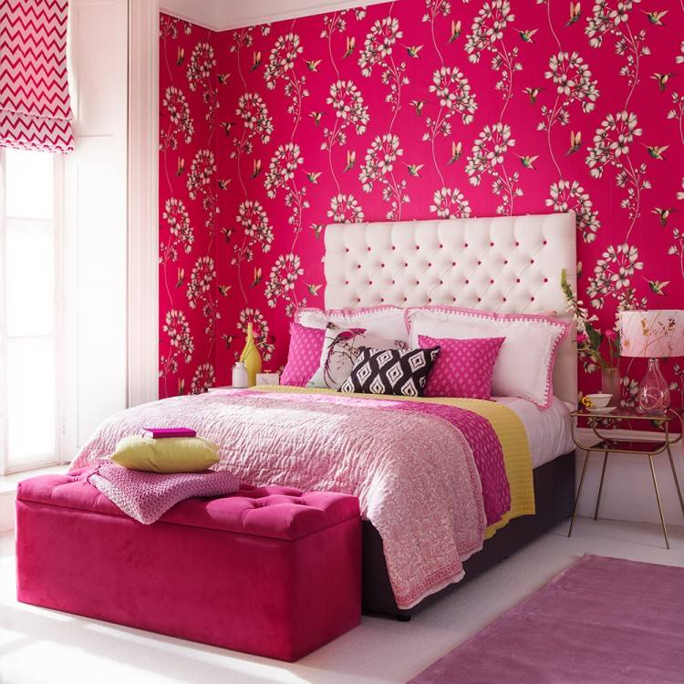 Cute and cozy girls' bedroom idea in pink