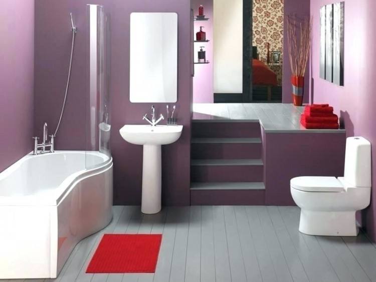 How Sarah Made Her Small Bungalow Bath Look Bigger