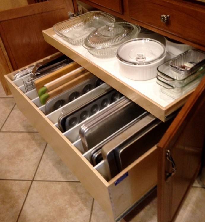 Curvy corner drawers steal the show in this kitchen [Design: Grace Blu Designs]