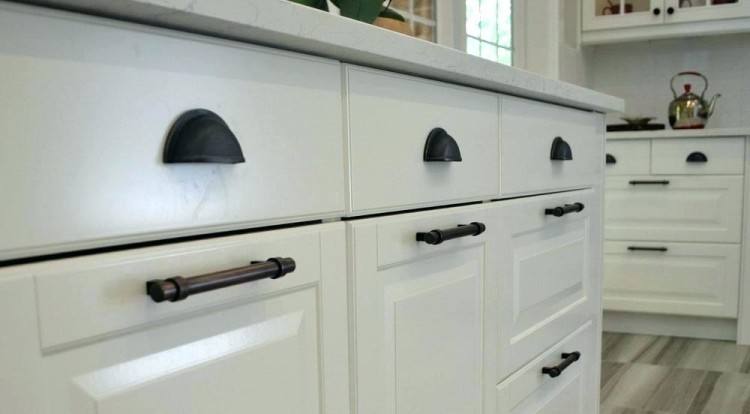 Image of a Melbourne kitchen with handleless cabinetry