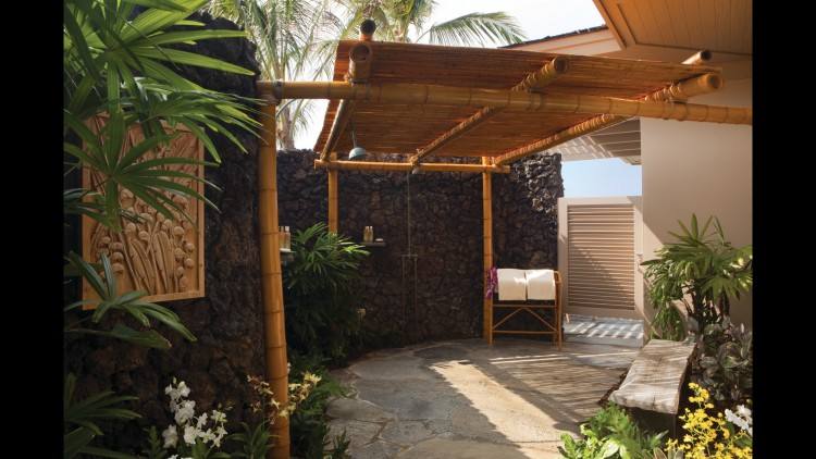 There's nothing like standing under the cool, cleansing flow of an outdoor shower set amid natural surroundings