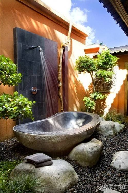 Can't decide between a bath tub and a shower? Why not get both? This is a stony design that uses a very simple architectural technique to create a