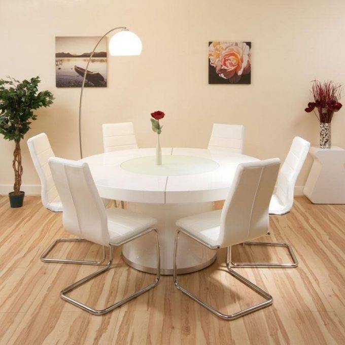 And Small Apartment Breakfast Nook With White And Red Dining Chair Featuring Round Pedestal Metal Dining Table Stylish Modern Small Red Kitchen Design