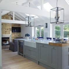 antique white shaker kitchen