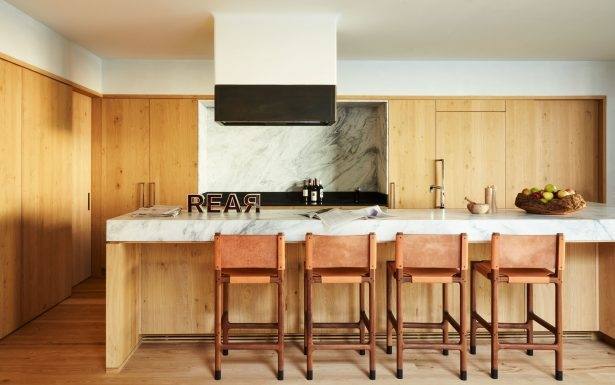 Traditional Kitchen Design With Classic Kitchen Cabinet And Ceramic Tile Backsplash And Black Oven Cooktop