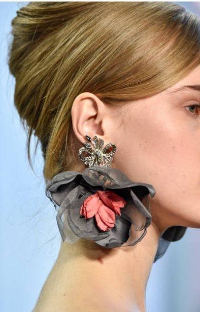 If we could round up 2018's earrings into one, overarching trend, it'd be  Statement Earrings