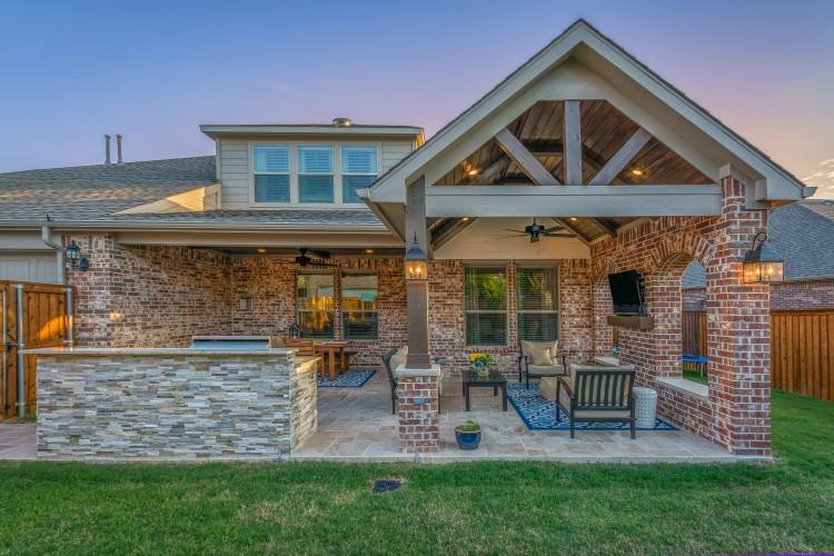 Outdoor Living Room & Kitchen with fireplace