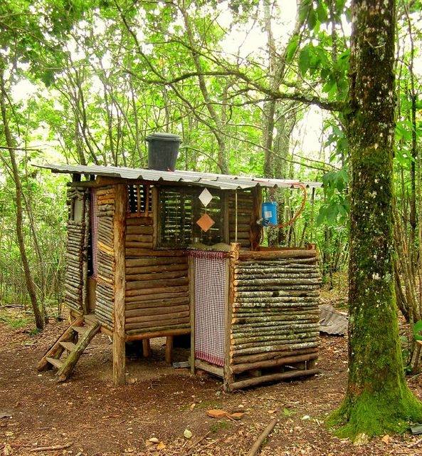 Xobega Island Camp: Bathrooms have outdoor showers and chemical toilets