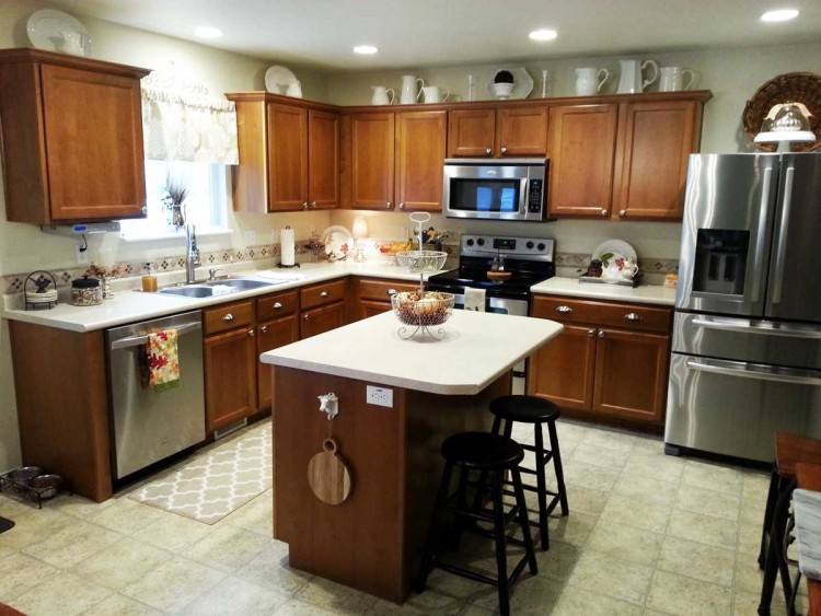 Newly replaced modern upscale kitchen cabinets