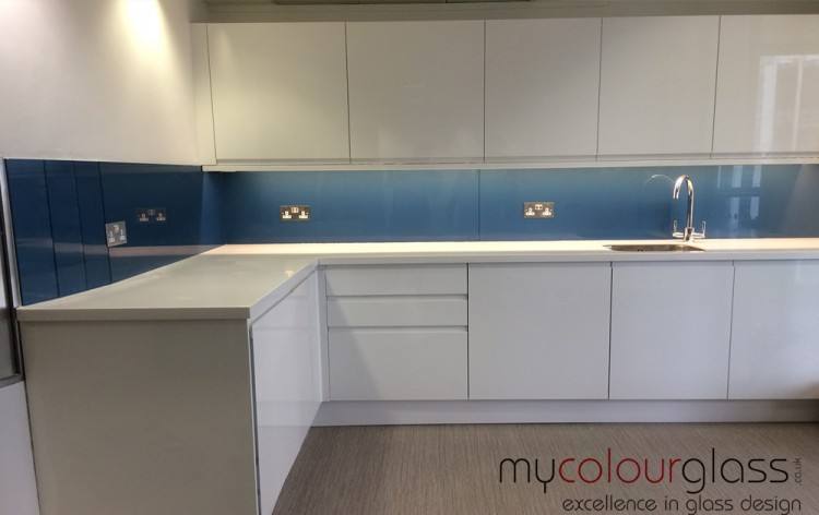 Installing a new splashback can completely transform a tired and outdated kitchen, by creating a strong focal point within your layout